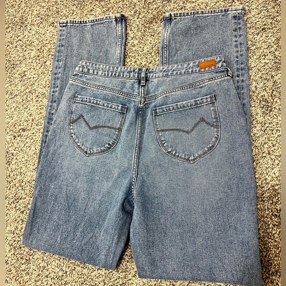 CLEO + WOLF WOMEN'S MEDIUM WASH HIGH RISE LOOSE DISTRESSED JEANS, size 31, NWOT - Picture 4 of 6